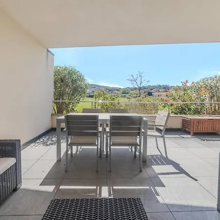 Lejlighed Spacious 45 Sqm Flat + Large Terrace.200m To